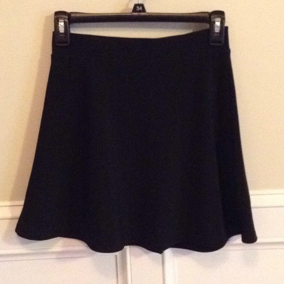 B Jewel Dresses & Skirts - Cute black skater skirt with zipper back